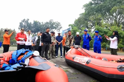 Tim Gabungan Bersih Bersih Sungai Angke