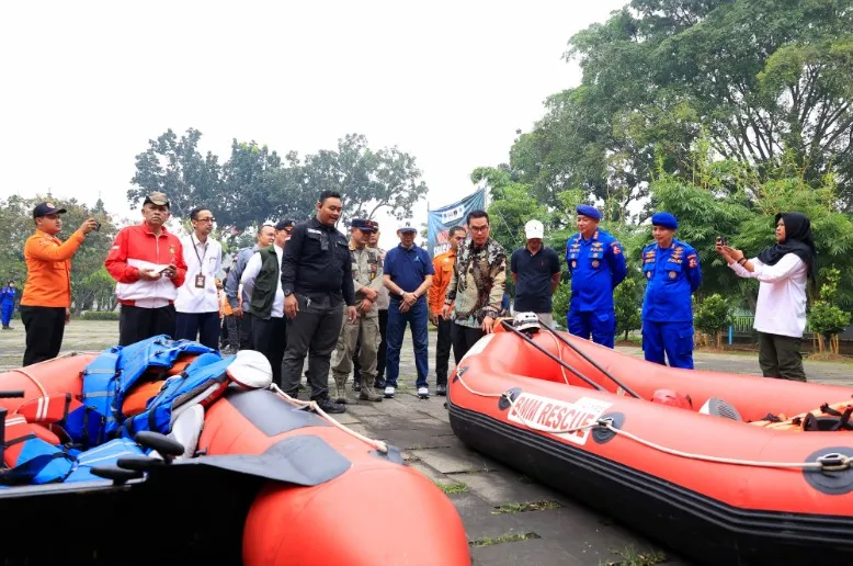 Tim Gabungan Bersih Bersih Sungai Angke