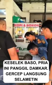 Pria tersedak bakso